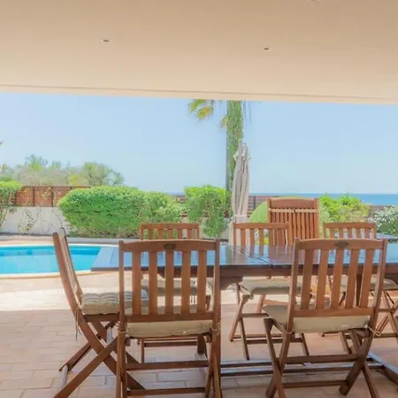Prado - Beautiful Beachfront Villa